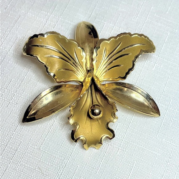 Unsigned Brooch Two Toned Gold Colored Large Iris Brooch - Picture 8 of 14